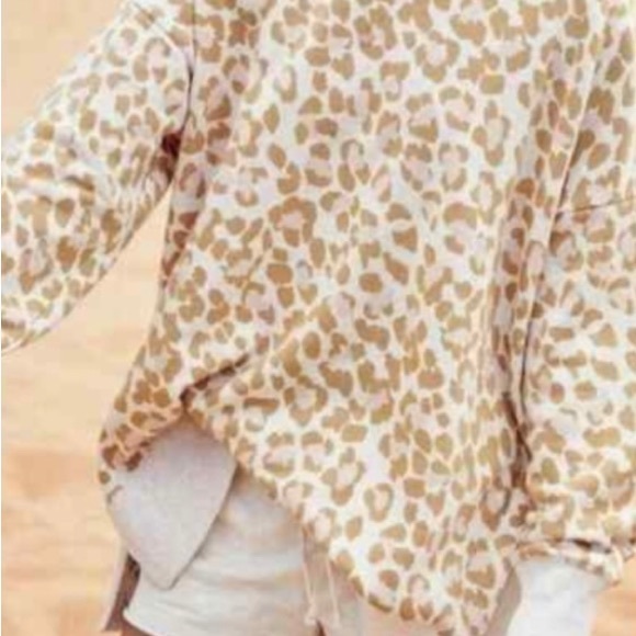 Aerie oversized animal print sweatshirts - Picture 3 of 8